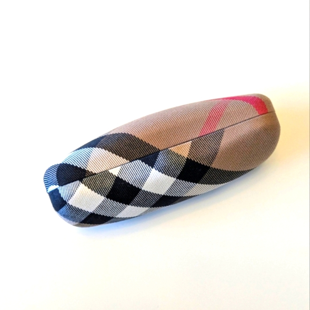 Burberry sunglasses case - Picture 2 of 6